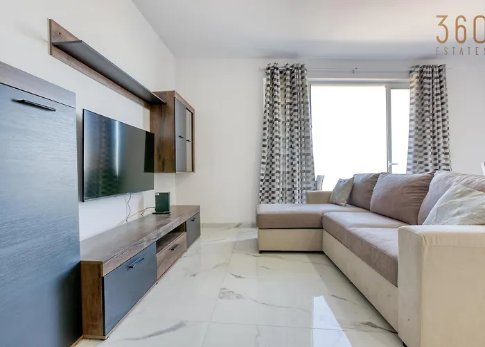 One Of A Kind 4Br Penthouse With Terrace & Views By 360 Estates