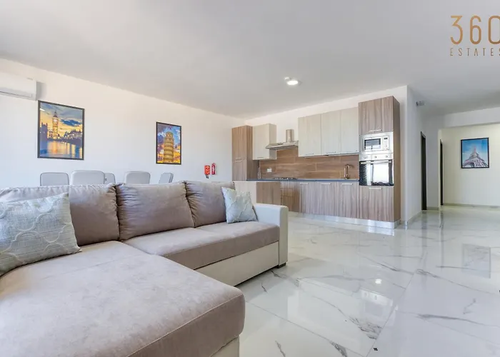 One Of A Kind 4Br Penthouse With Terrace & Views By 360 Estates