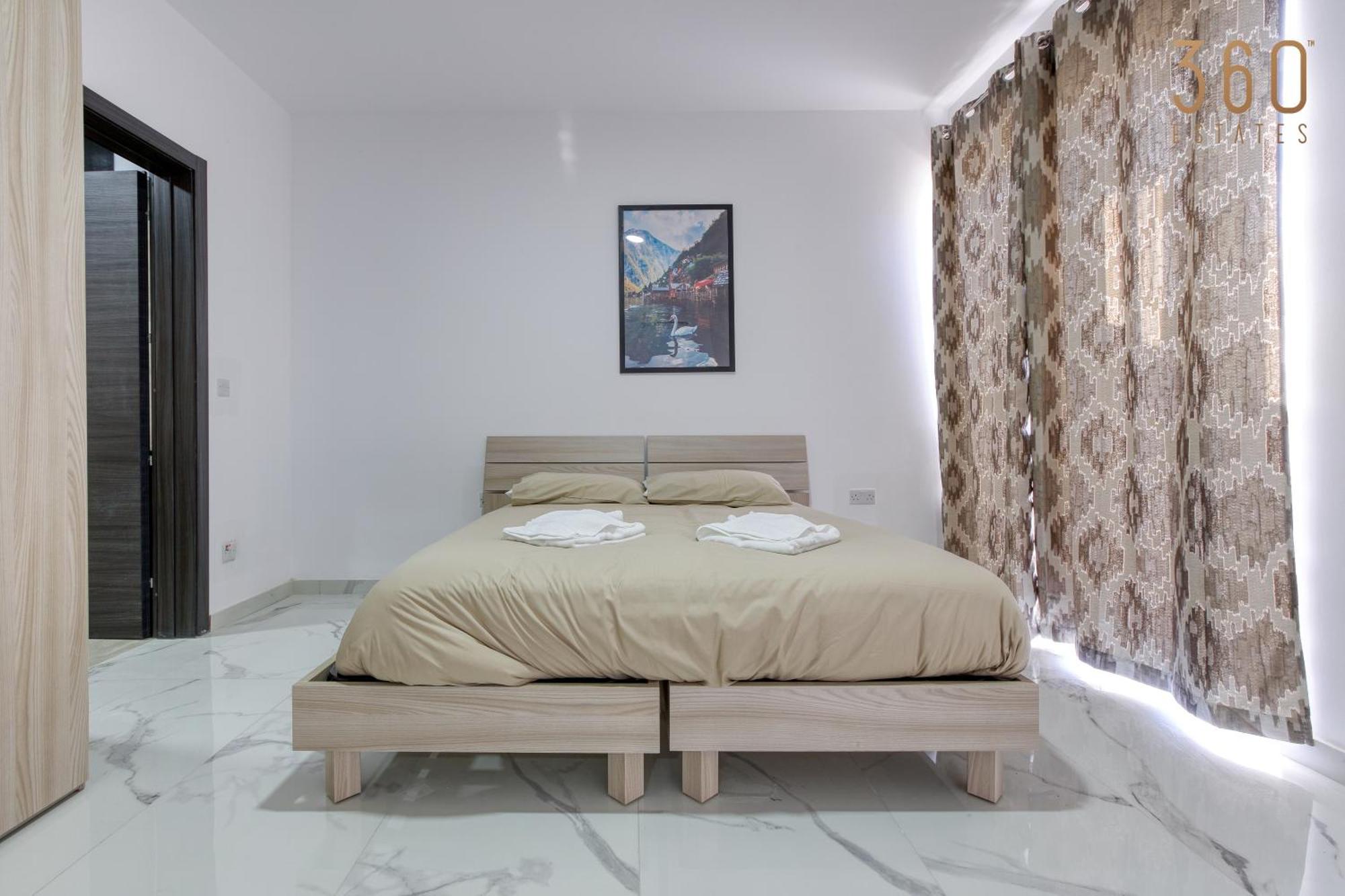 One Of A Kind 4br Penthouse With Terrace & Views By 360 Estates