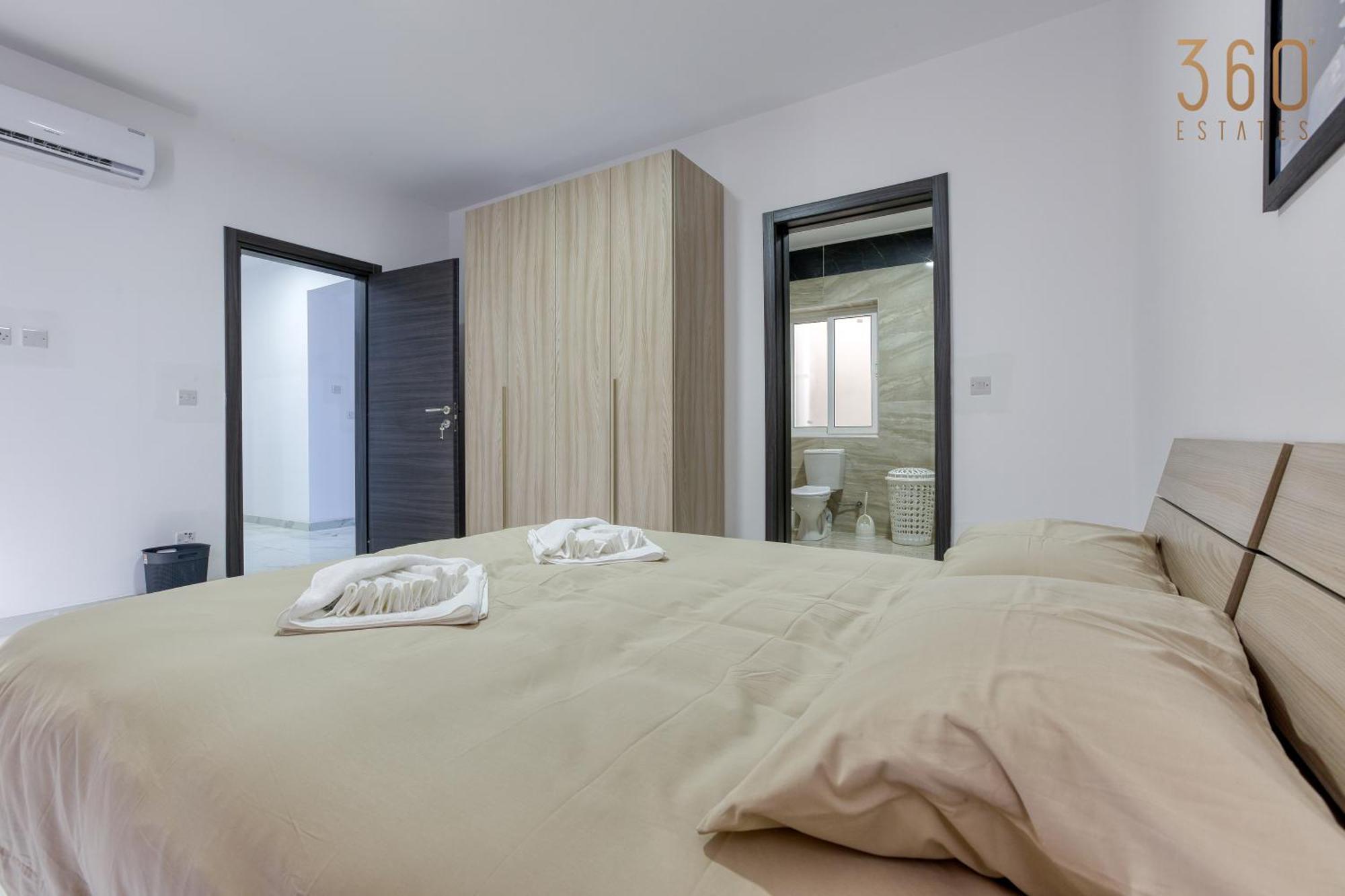 Apartment One Of A Kind 4br Penthouse With Terrace & Views By 360 Estates *